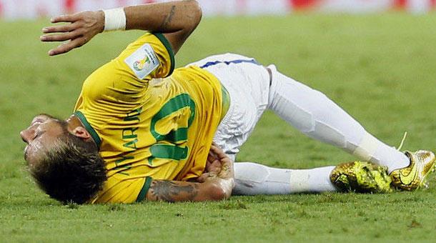 内马尔14年世界杯重伤