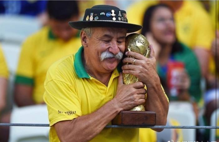 巴西球迷老爷爷